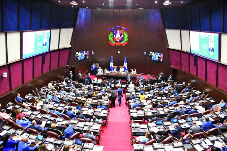Empresarios rechazan reforma laboral aprobada en el Senado y piden retomar diálogo tripartito